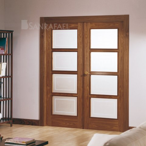 Puerta doble vidriera en madera de nogal