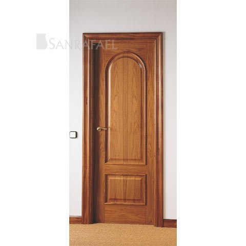 Puerta clásica en madera de nogal